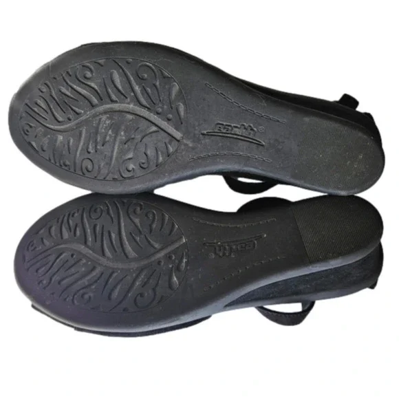 EARTH Caper Suede Wedge EUC - Picture 7 of 9